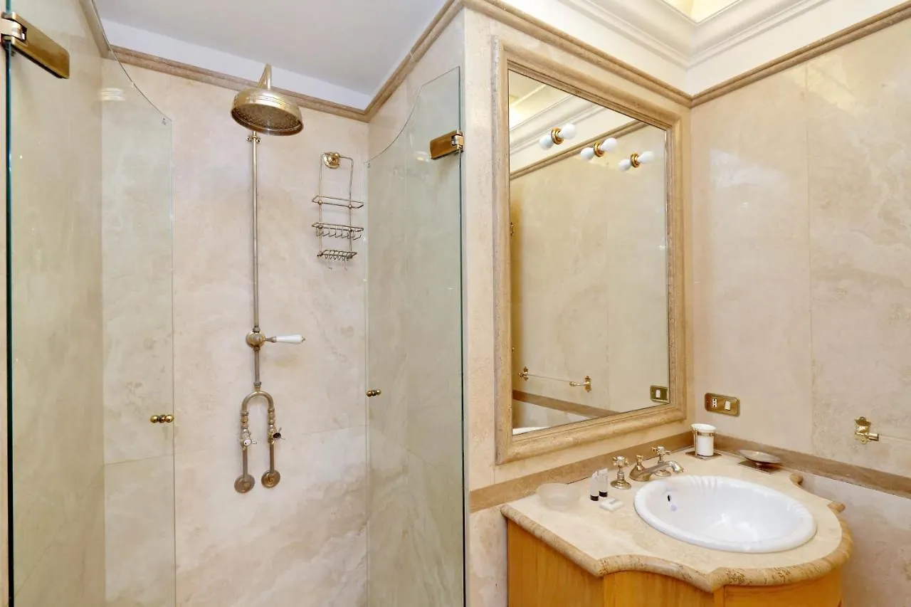 Elegant Apartment Nearby Trevi Fountain Rzym