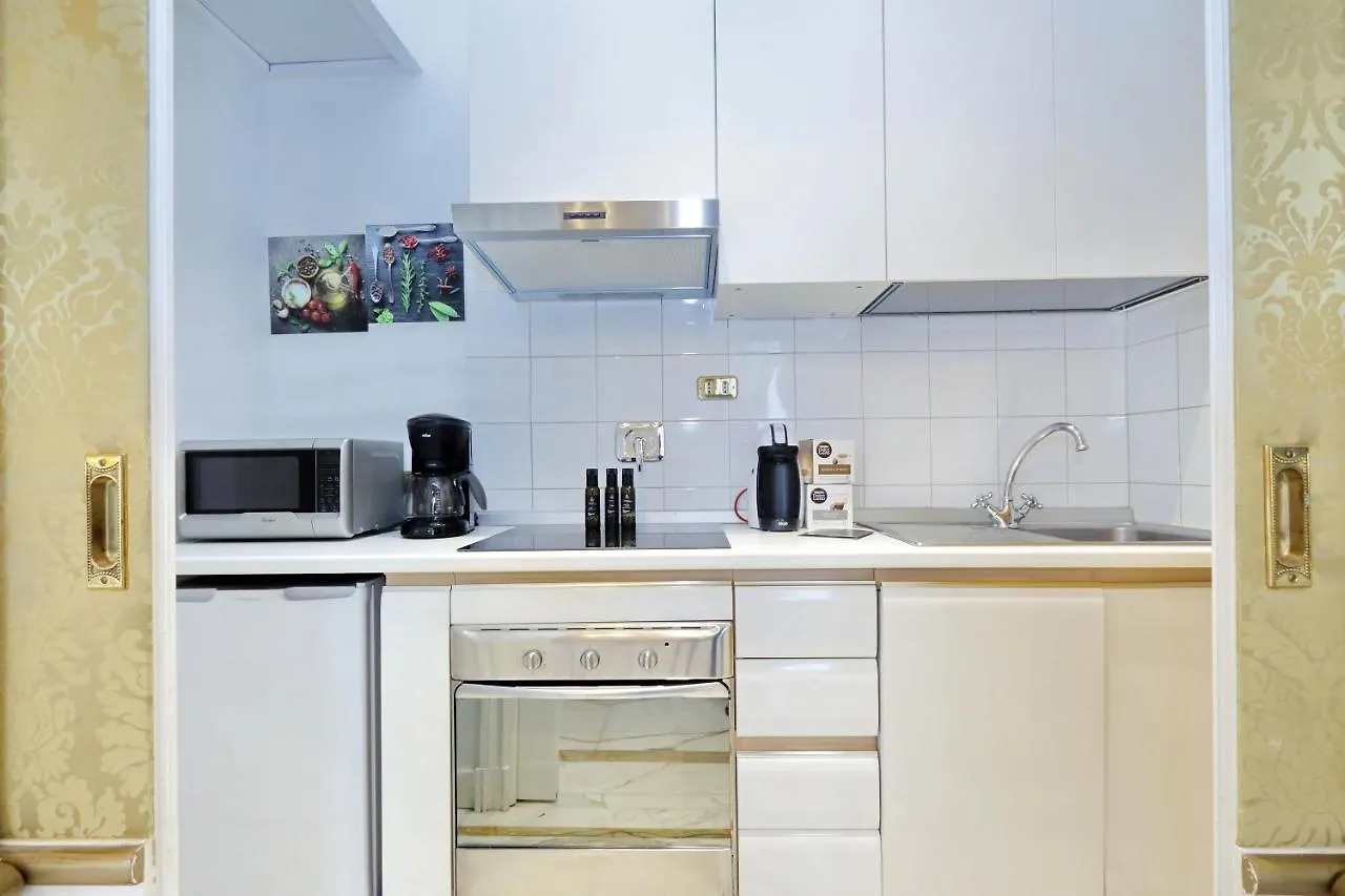 Elegant Apartment Nearby Trevi Fountain Rzym