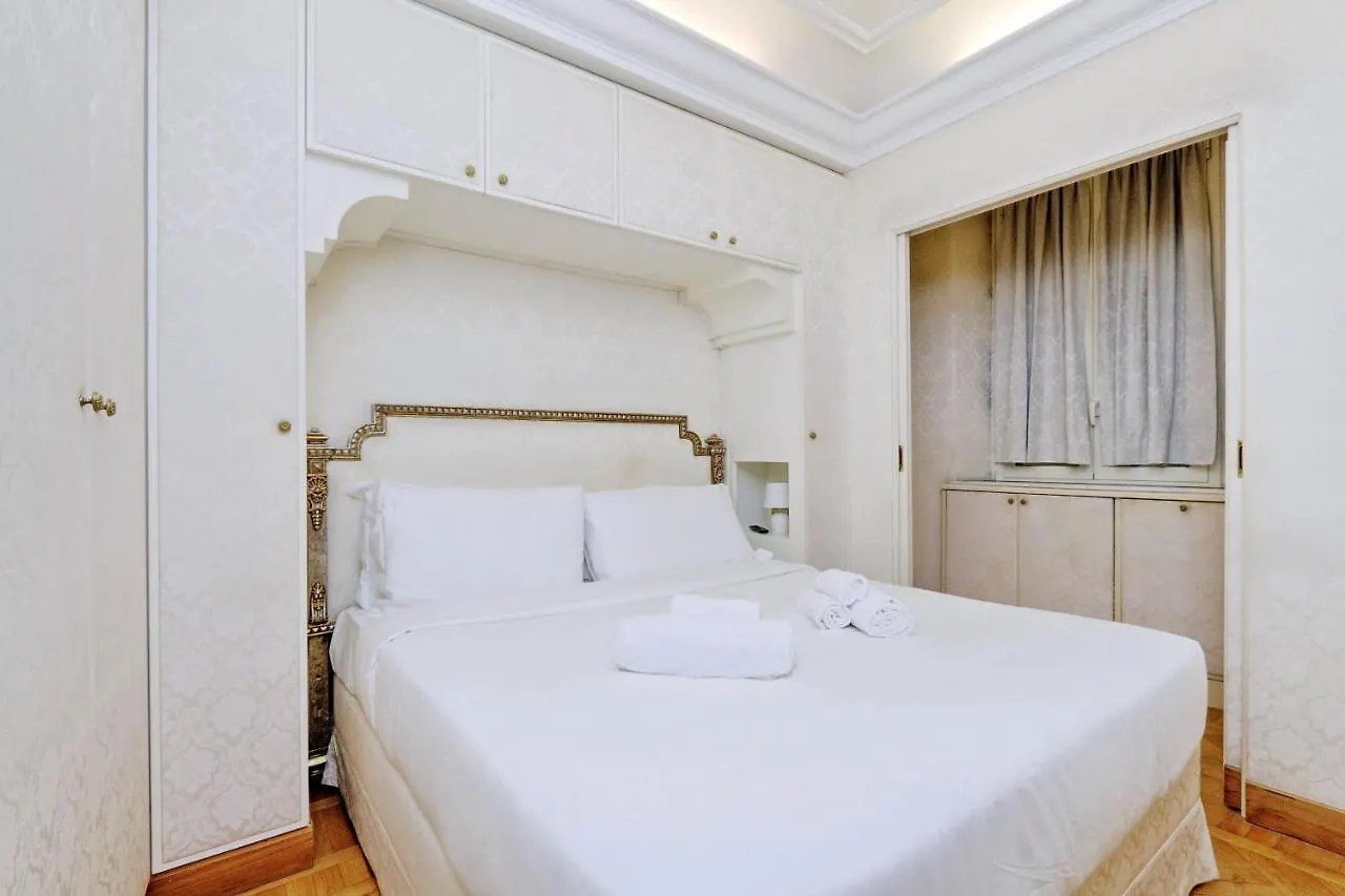 Elegant Apartment Nearby Trevi Fountain Rome