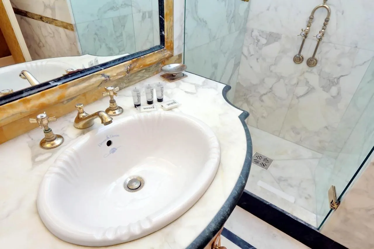 Elegant Apartment Nearby Trevi Fountain Rome