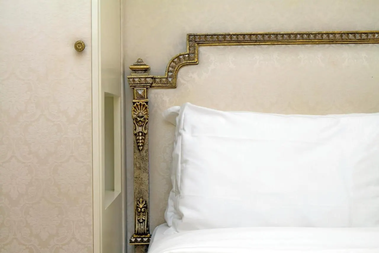 Elegant Apartment Nearby Trevi Fountain Rome 0*,