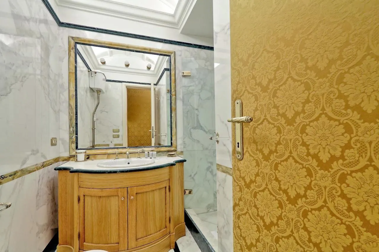 Elegant Apartment Nearby Trevi Fountain Rome
