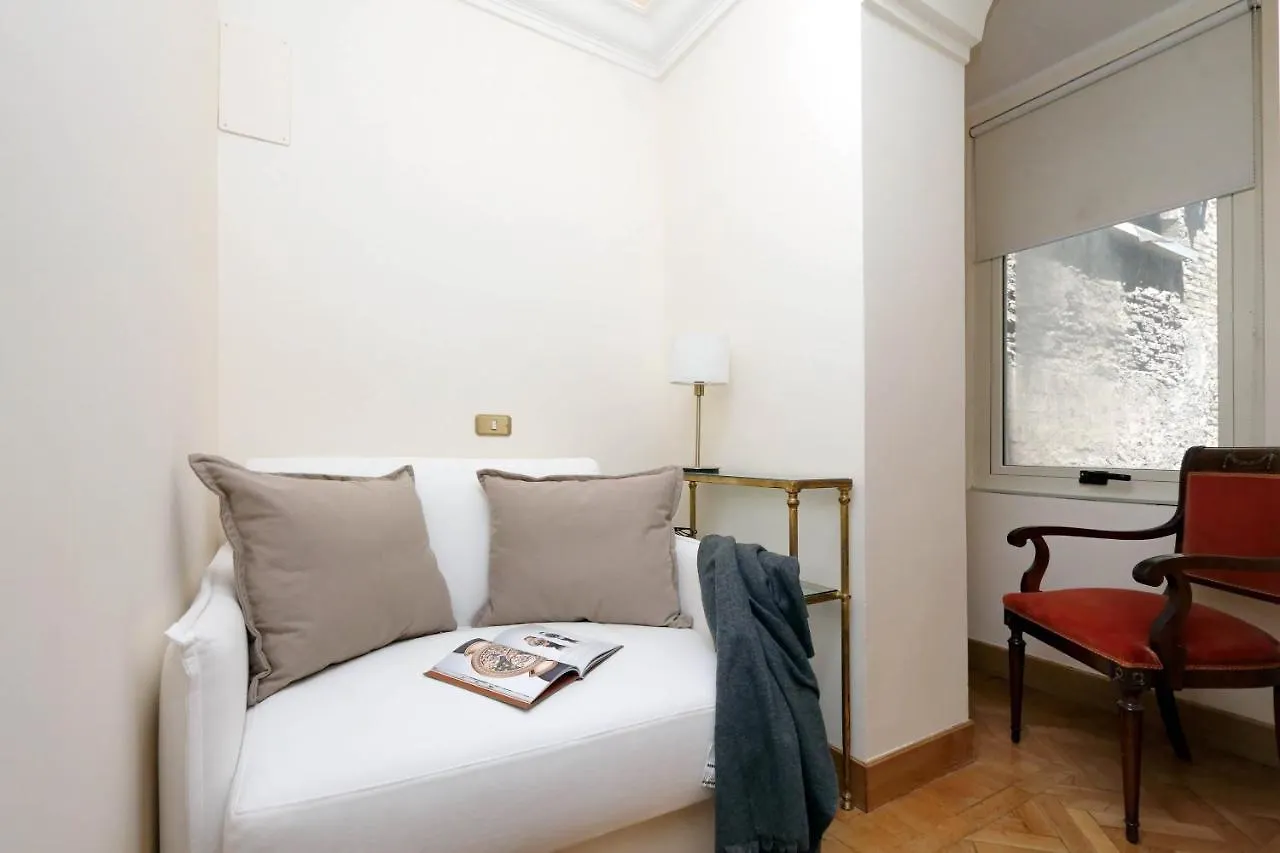 Elegant Apartment Nearby Trevi Fountain Rome Italie