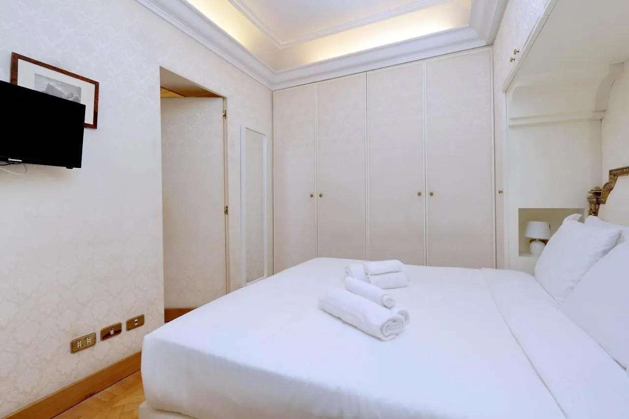 Elegant Apartment Nearby Trevi Fountain Rome 0*,
