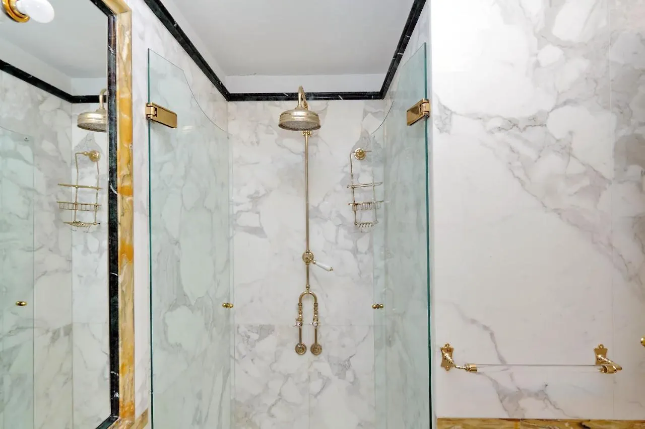 Elegant Apartment Nearby Trevi Fountain Rome