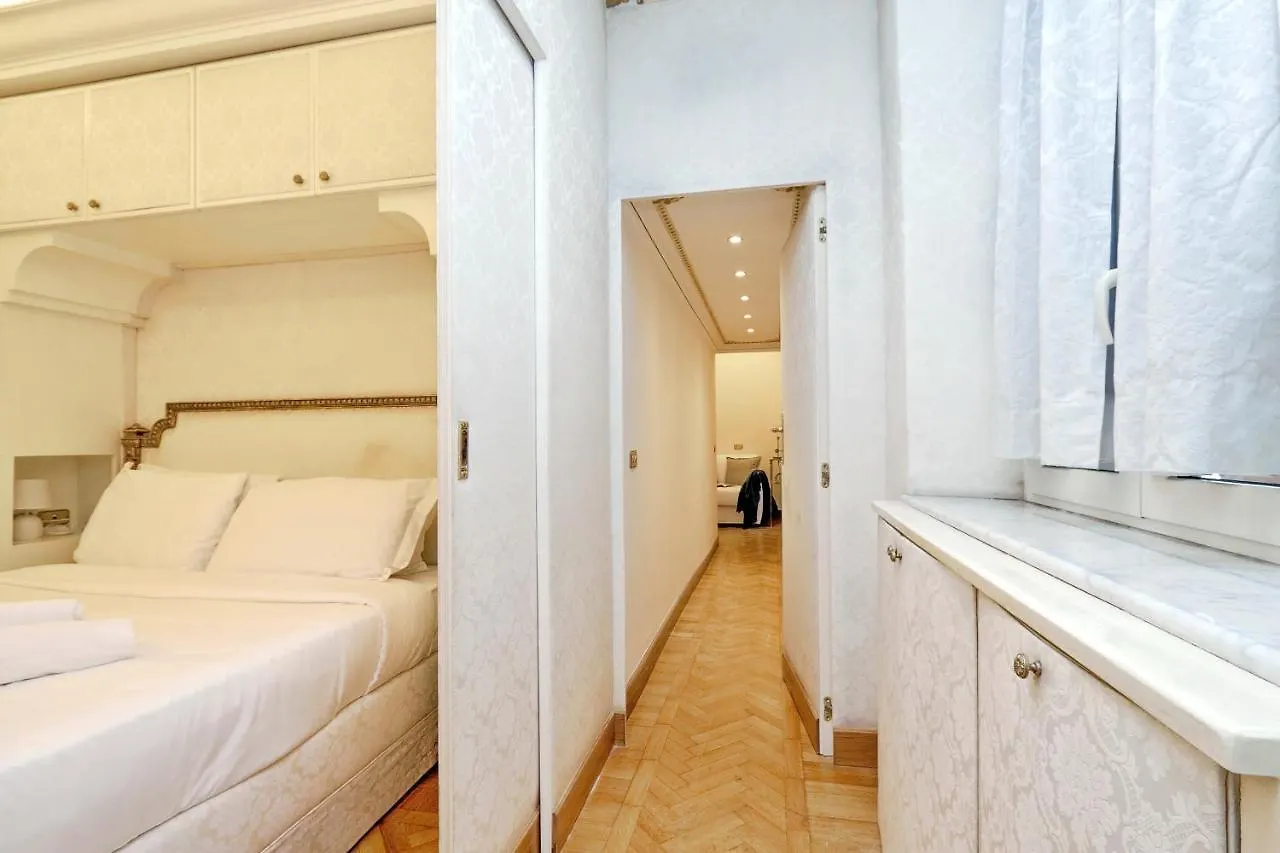 Elegant Apartment Nearby Trevi Fountain Rome